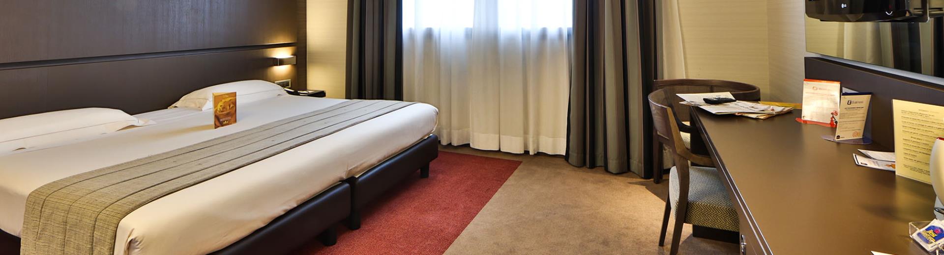 Scopri le tipologie di camere dotate di ogni comfort del nostro hotel 4 stelle a due passi da Milano.