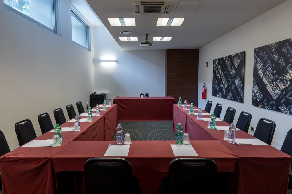 Meeting room with U-shape layout